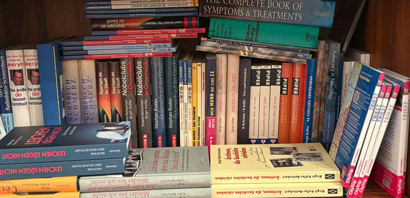 Bild von einem Bücherregal